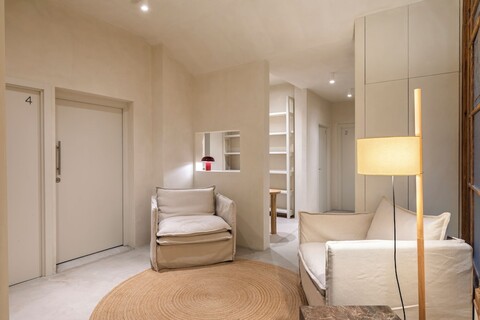 더 불러바드 바이 아스파시오스