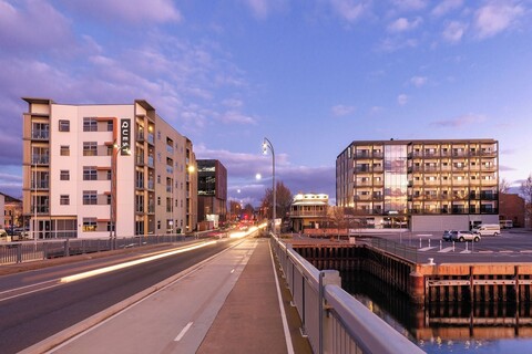 퀘스트 포트 애들레이드