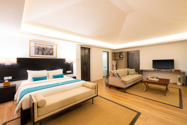 room detail thumbnail 2