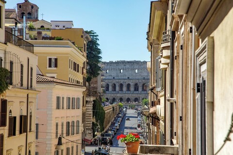 팔라초 세르페 스위트, 콜로세움 근처