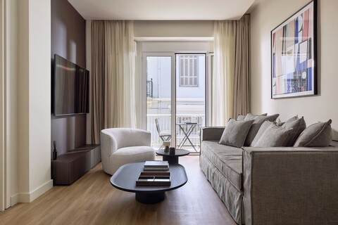 올레아 레지던스, 신타그마 바이 아우라 홈즈