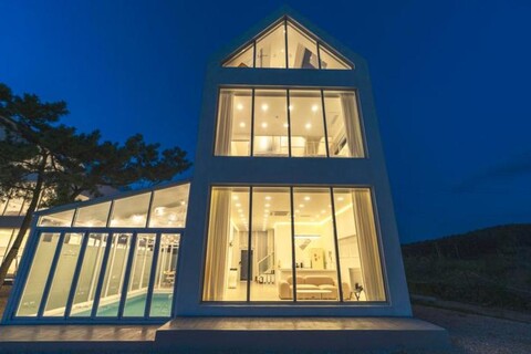 Here?s the ocean pool villa