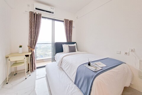 심플한 스튜디오 룸, 스카이 하우스 BSD 아파트먼트