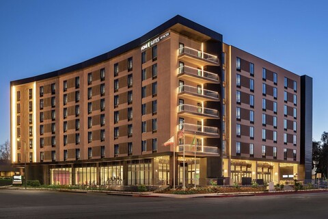 홈투 스위트즈 바이 힐튼 우들랜드 힐스