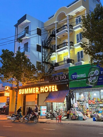 SUMMER HOTEL