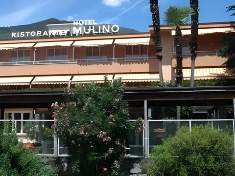 Ascona Lodge, Pool & Garden Retreat