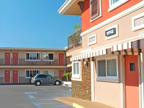 Friendly Hills Inn - Whittier, Los Angeles