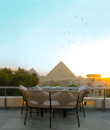 La Vista Pyramids View Inn