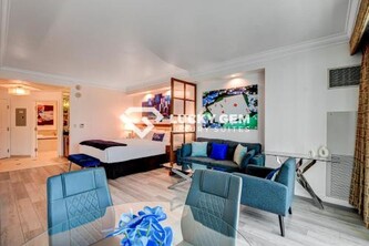 Lucky Gem Penthouse & Luxury Suites at MGM Signature Resort, Balcony Strip View 2605