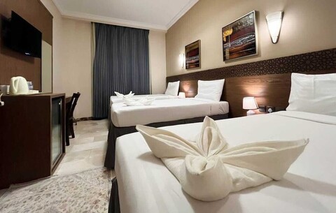 후사인 비야리 호텔