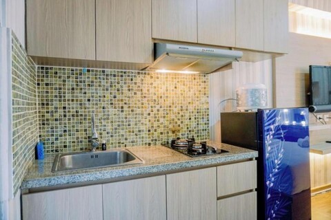Studio Furnished with Comfort Design Green Bay Pluit Apartment By Travelio