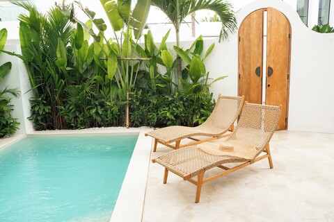 빌라 날라 창구 by 산다라