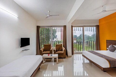 Hotel Acacia Yelahanka