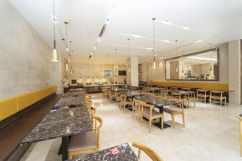 HI wade hotel(Shanghai National Convention and Exhibition Center Huaxin Store)