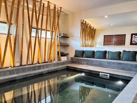 트로피컬 타운하우스 3 베드룸 세미냑