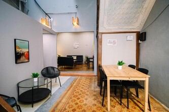 스윙 앤 필로우즈 앳 87 출리아 스트리트, 조지타운 페낭