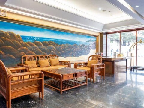 Yiguo Fengqing Holiday Hotel (Beihai Beibu Gulf Plaza Park Road Branch)