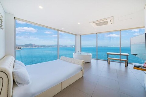 House in Thought Pension Jangmok Branch