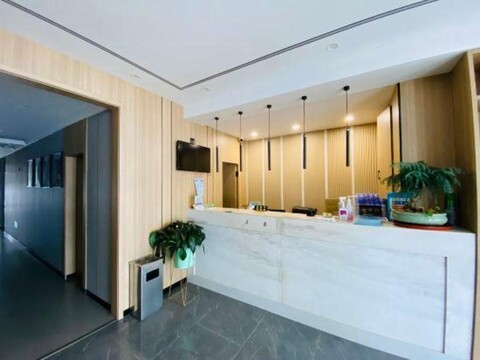 Holiday Inn Huanhu (Nanjing Railway Station Xuanwuhu Branch)