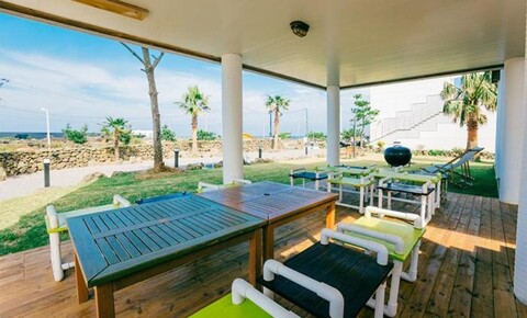 Shinheungjip & Mugeo Pension Caravan