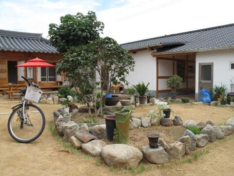 Hwangnam Old House Pension