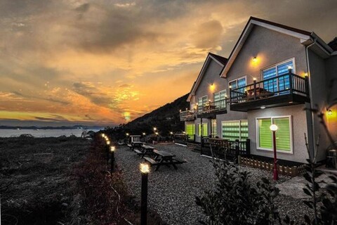 Cotton Candy Pension