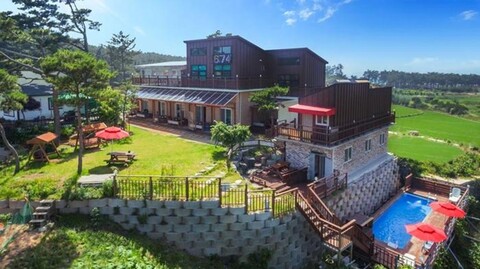Gomseom Red Clay Village Pension