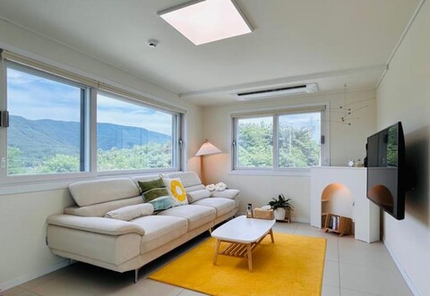 Adel Bongbong Pool Villa