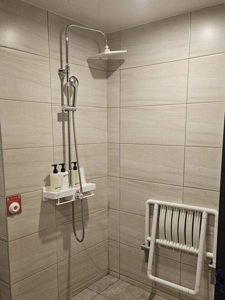 room detail thumbnail 2