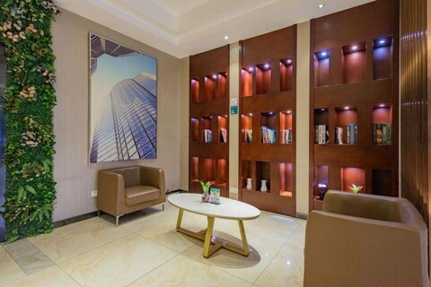 Haipeng Hotel (Shenzhen Xixiang Metro Station)