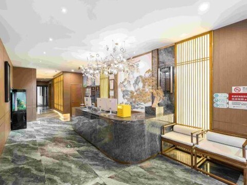 Chonpines Hotel (Beijing Wangfujing Nanluoguxiang Store)