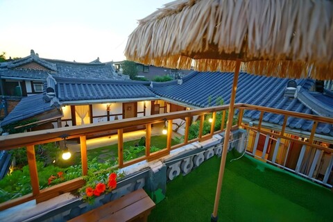 한옥마을 하늘기와