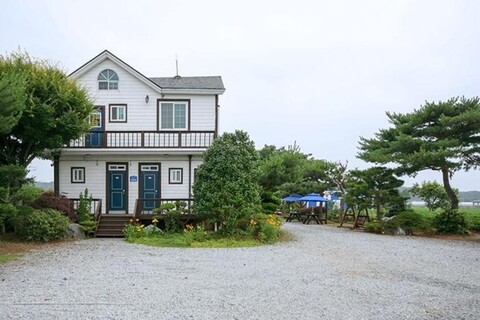 Kkotji White Pension