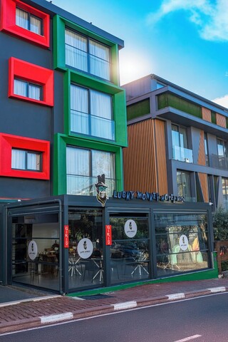 럭키 몽키 미디 호텔