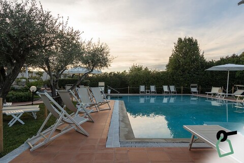 HOTIDAY 룸 컬렉션 - 사르자나