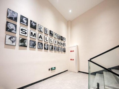 Shenzhen Songyuan Hotel (Hongling Subway Station)