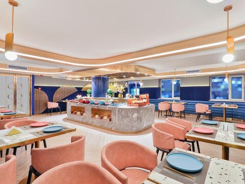 Orange Hotel (Harbin Railway Station Central Street)