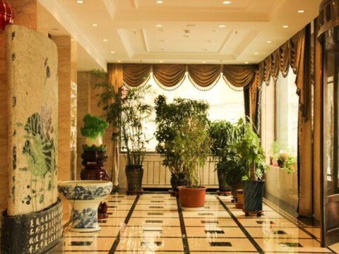 Lanbaoshi Holiday Hotel