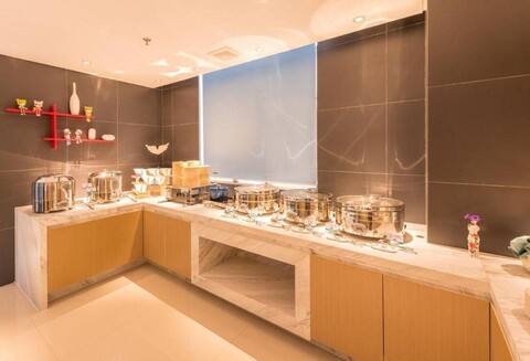 TOWO Shangpin Hotel (Shenzhen Bitou Subway Station)