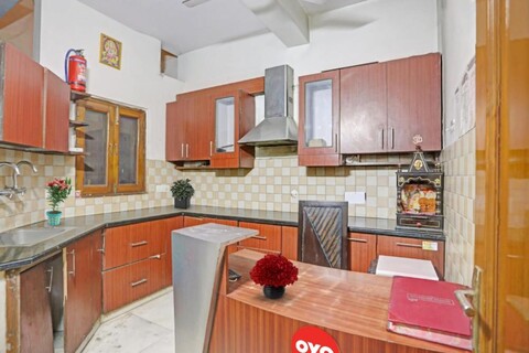 Hotel O Premium Stay Near Dlf Avenue Saket