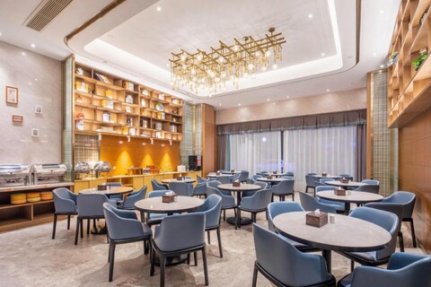 New Glory Holiday Inn