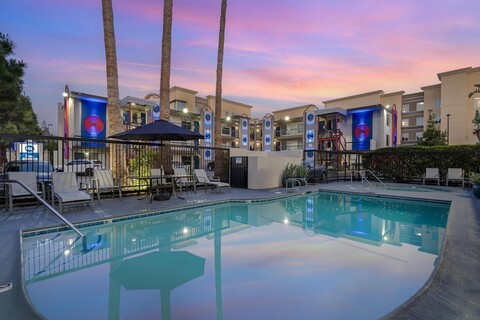 베스트 웨스턴 커티시 호텔, 애너하임 리조트 놀이공원