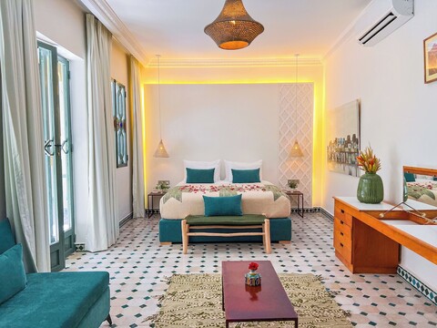 리아드 케치 원 & 스파