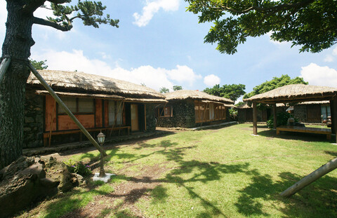 서귀포 찬이네초가집펜션