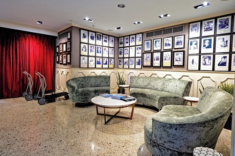 더 할리우드 프랭클린 호텔, 유니버설 스튜디오 근처