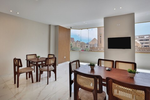 이스트 피라미드 뷰 호텔