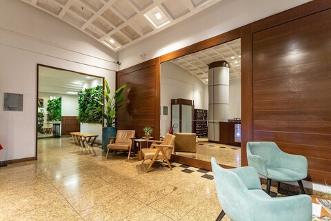 (1006) 아파트먼트, 2개의 스위트룸과 크리스토 상의 전망