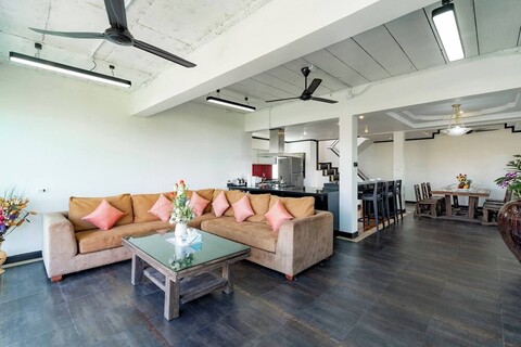 푸켓 파통 중심부의 럭셔리 5베드룸 수영장 빌라