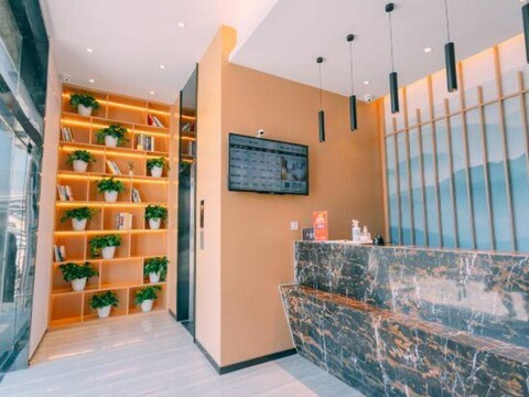 Qingmu Hotel (Nanjing Railway Station Central Gate)