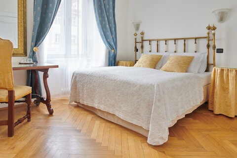 찰스 브리지 팰리스